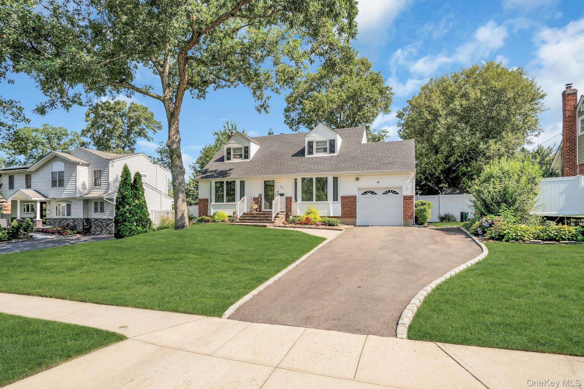 43 Genesee Drive – For Sale photo 2