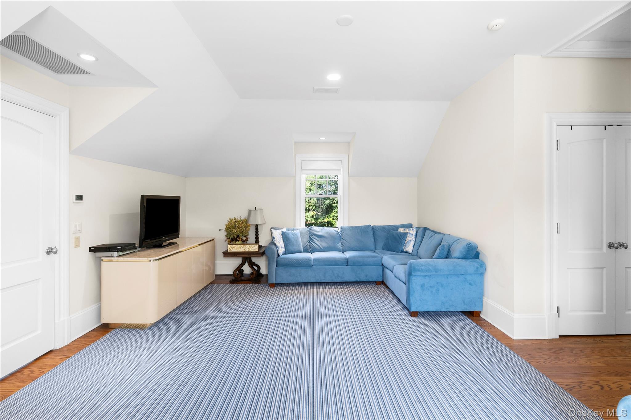 19 Jagger Lane – For Sale photo 15