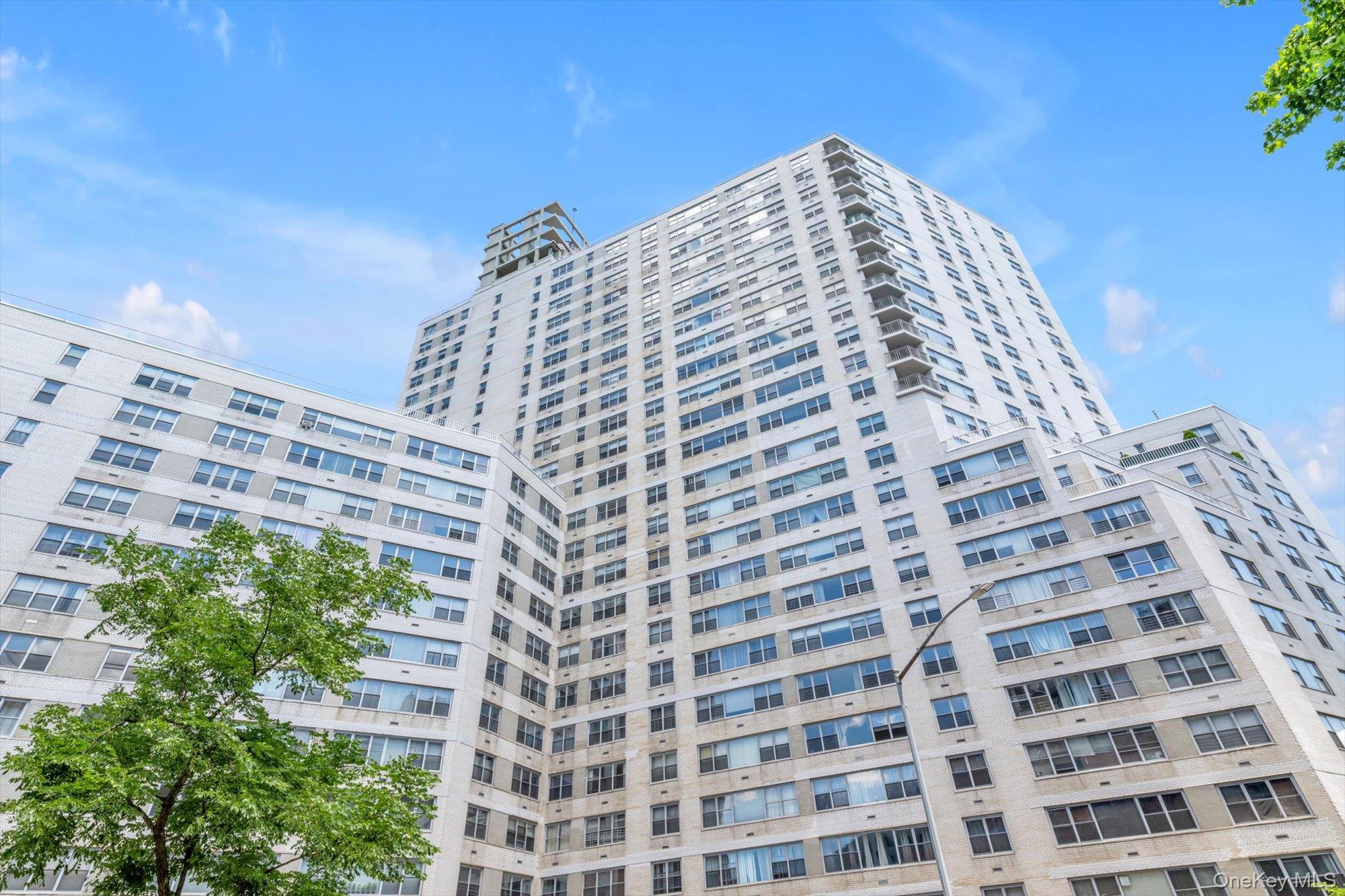 125-10 Queens Boulevard, Unit 911