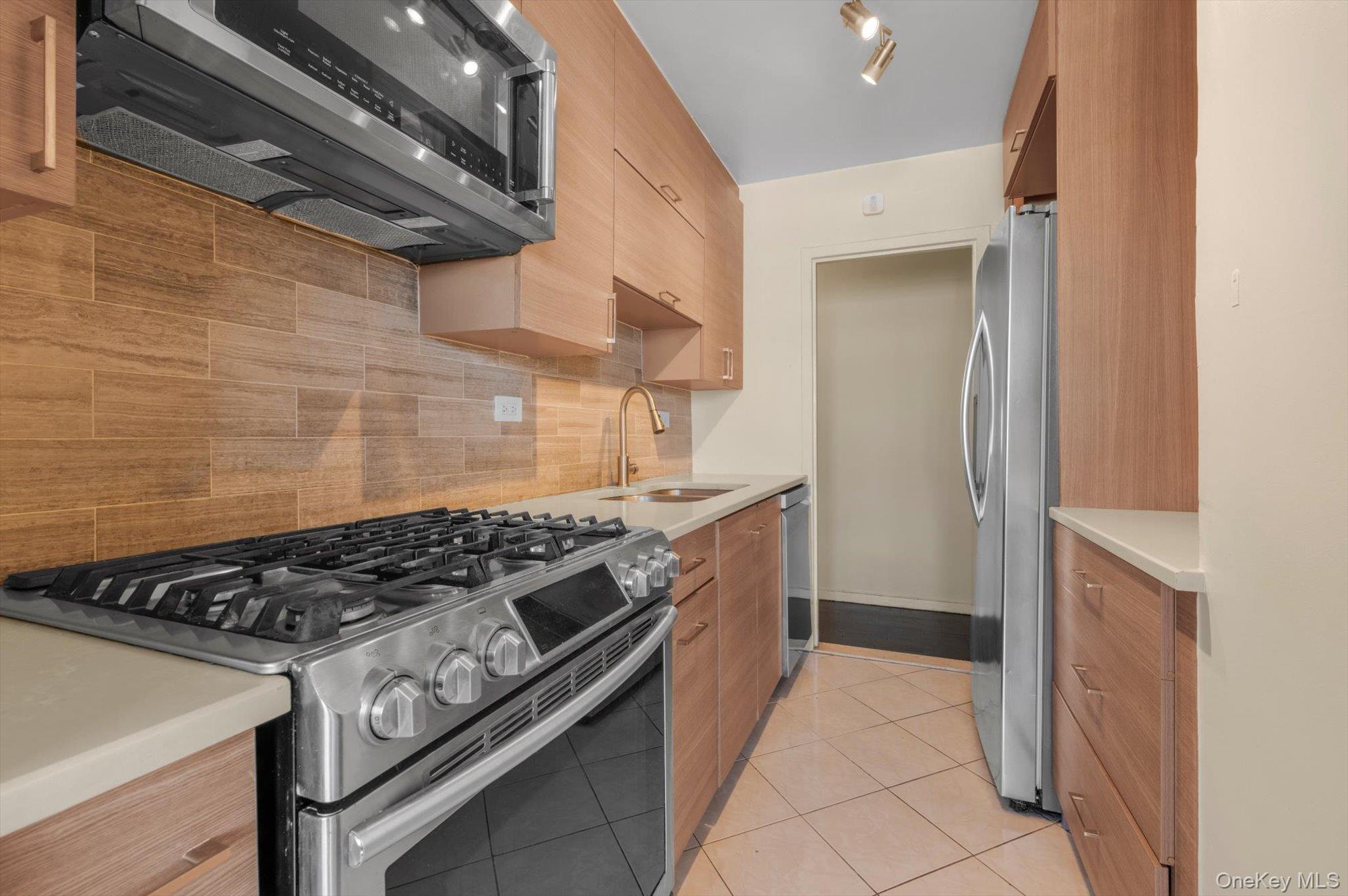 125-10 Queens Boulevard, Unit 911 photo 10