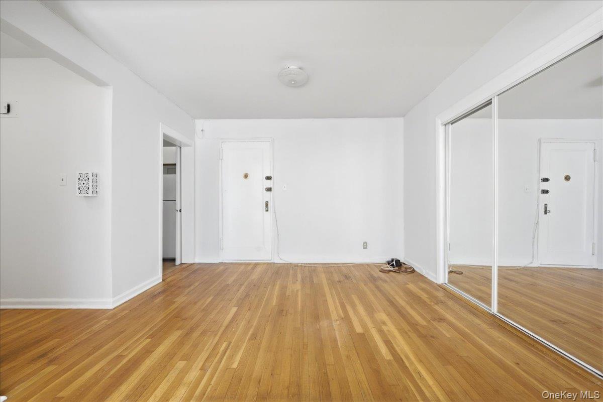 2080 Barnes Avenue, Unit 2D photo 4