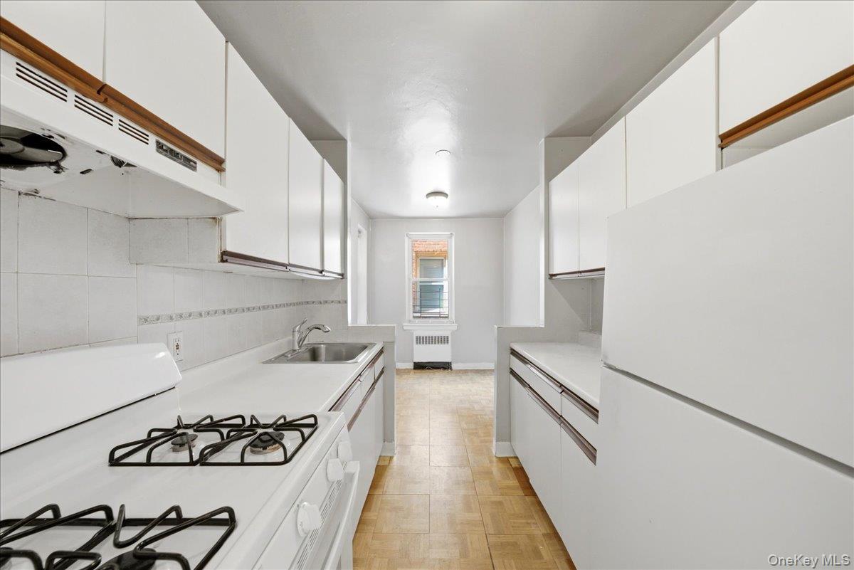 2080 Barnes Avenue, Unit 2D photo 5