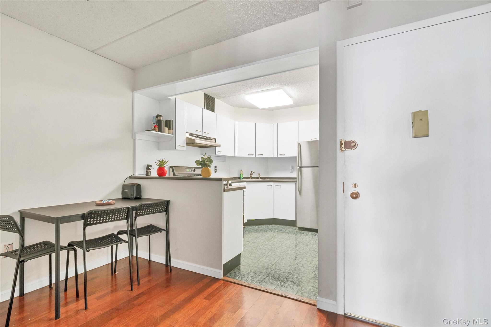 703 Pelham RD, Unit 301 photo 2