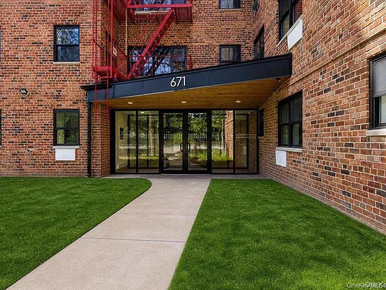 671 Bronx River Road, Unit LG photo 2