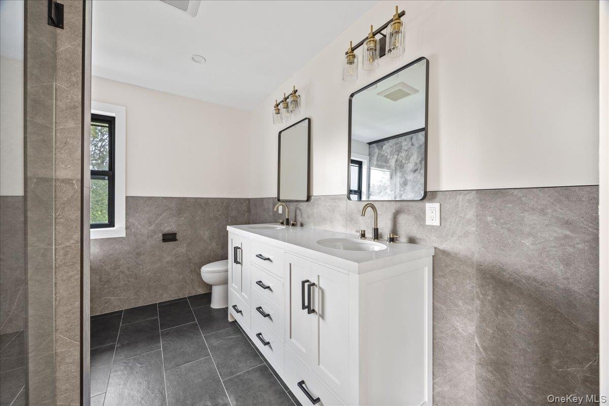631 N Broadway – For Sale photo 28