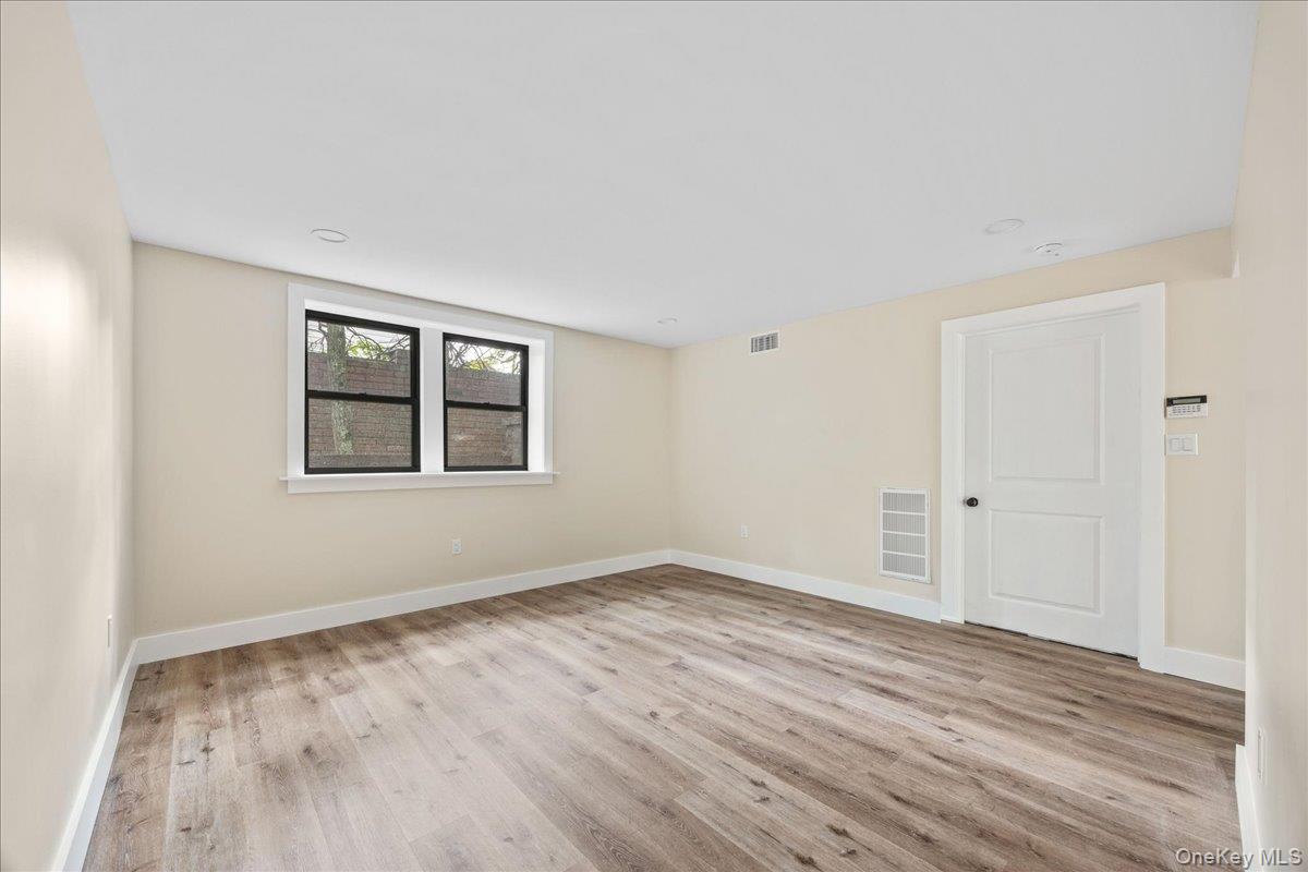 631 N Broadway – For Sale photo 39