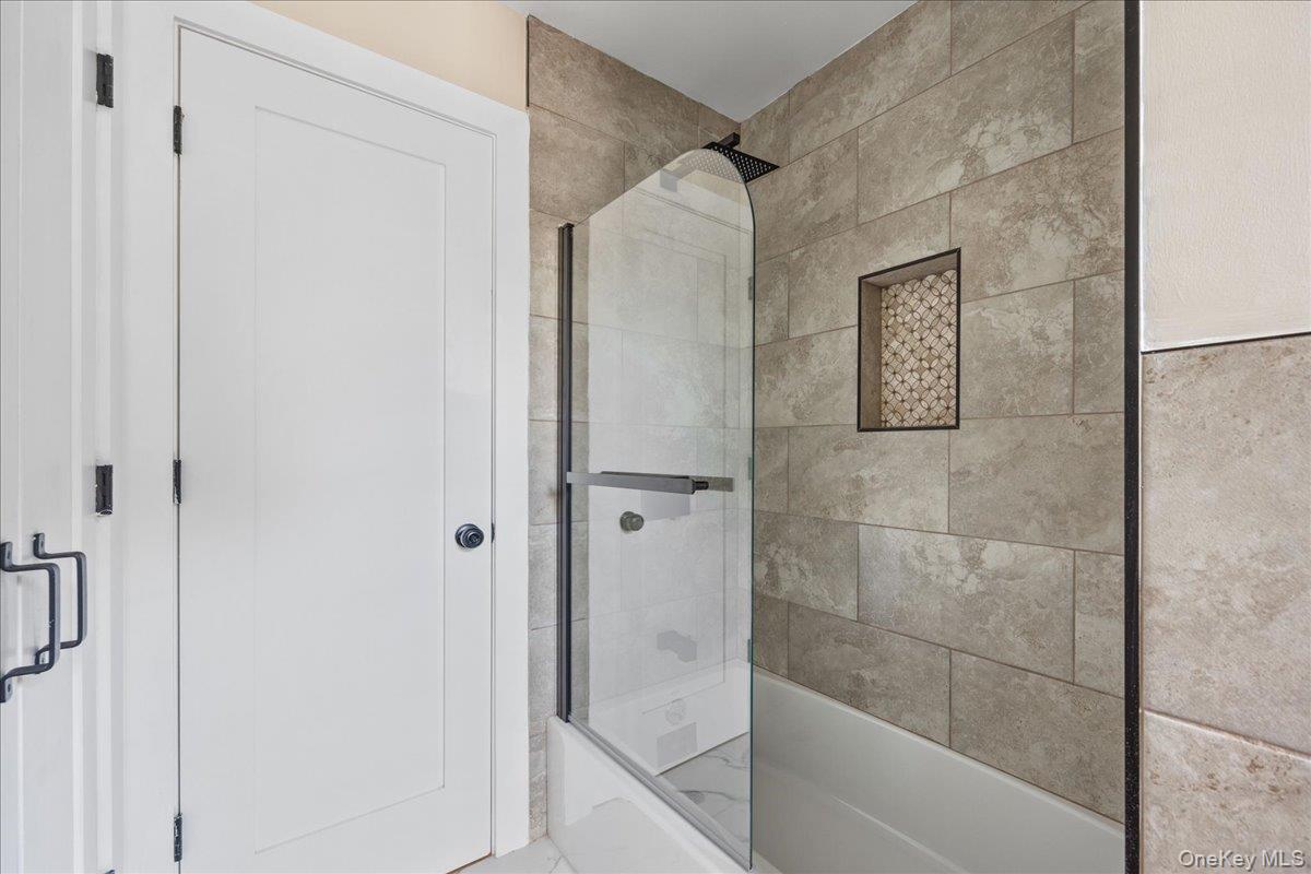 631 N Broadway – For Sale photo 23
