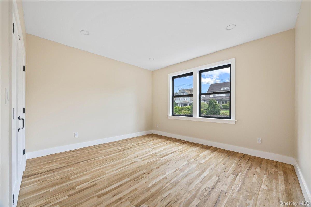 631 N Broadway – For Sale photo 13