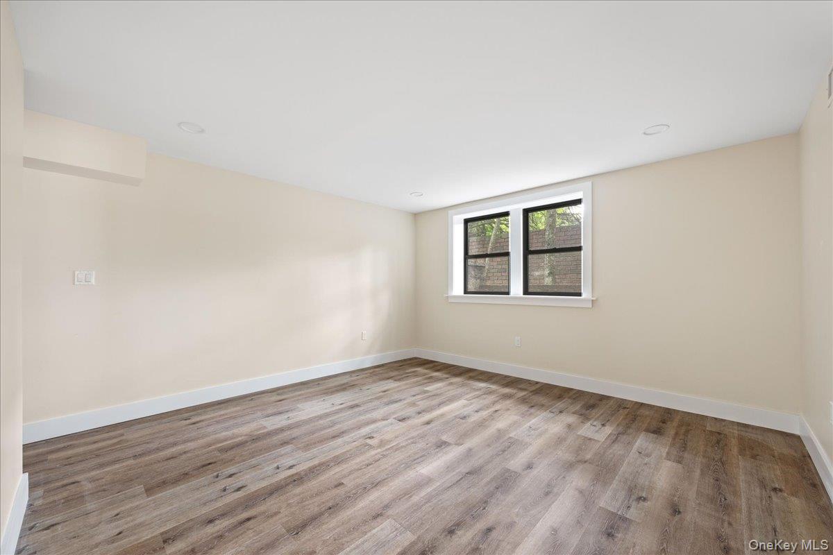631 N Broadway – For Sale photo 38