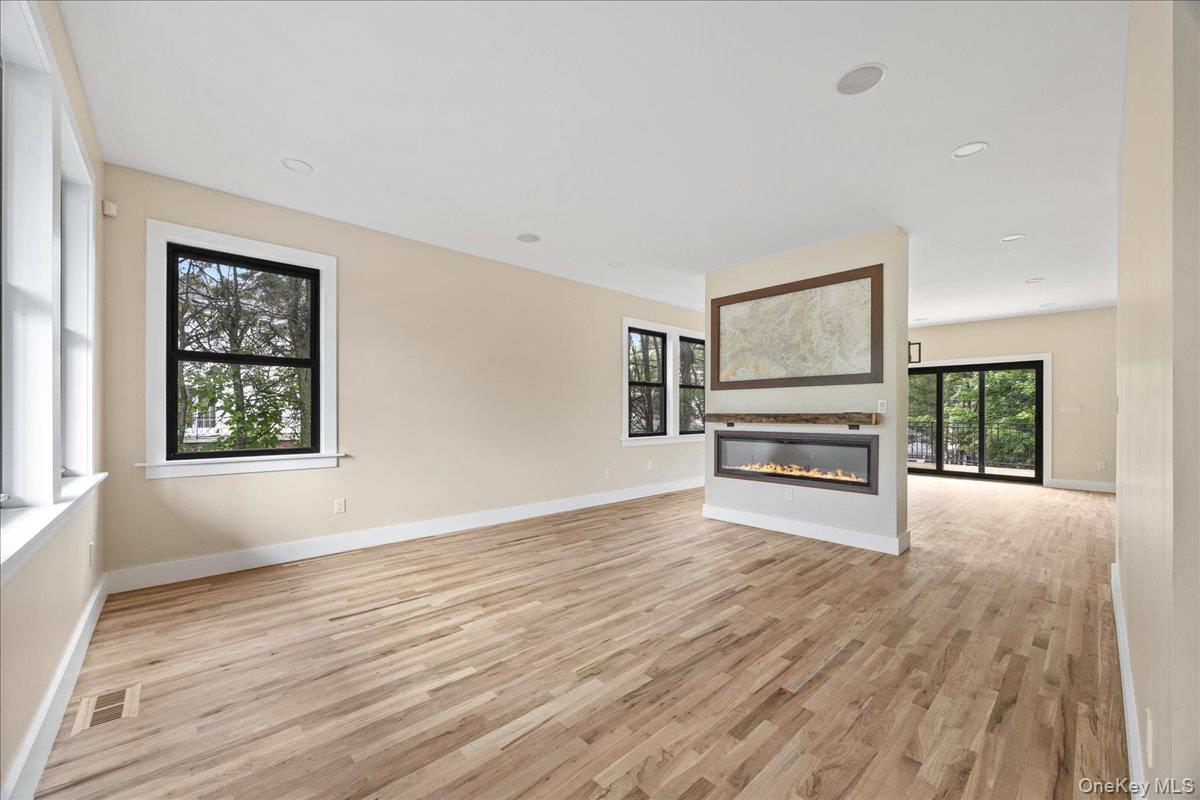 631 N Broadway – For Sale photo 2