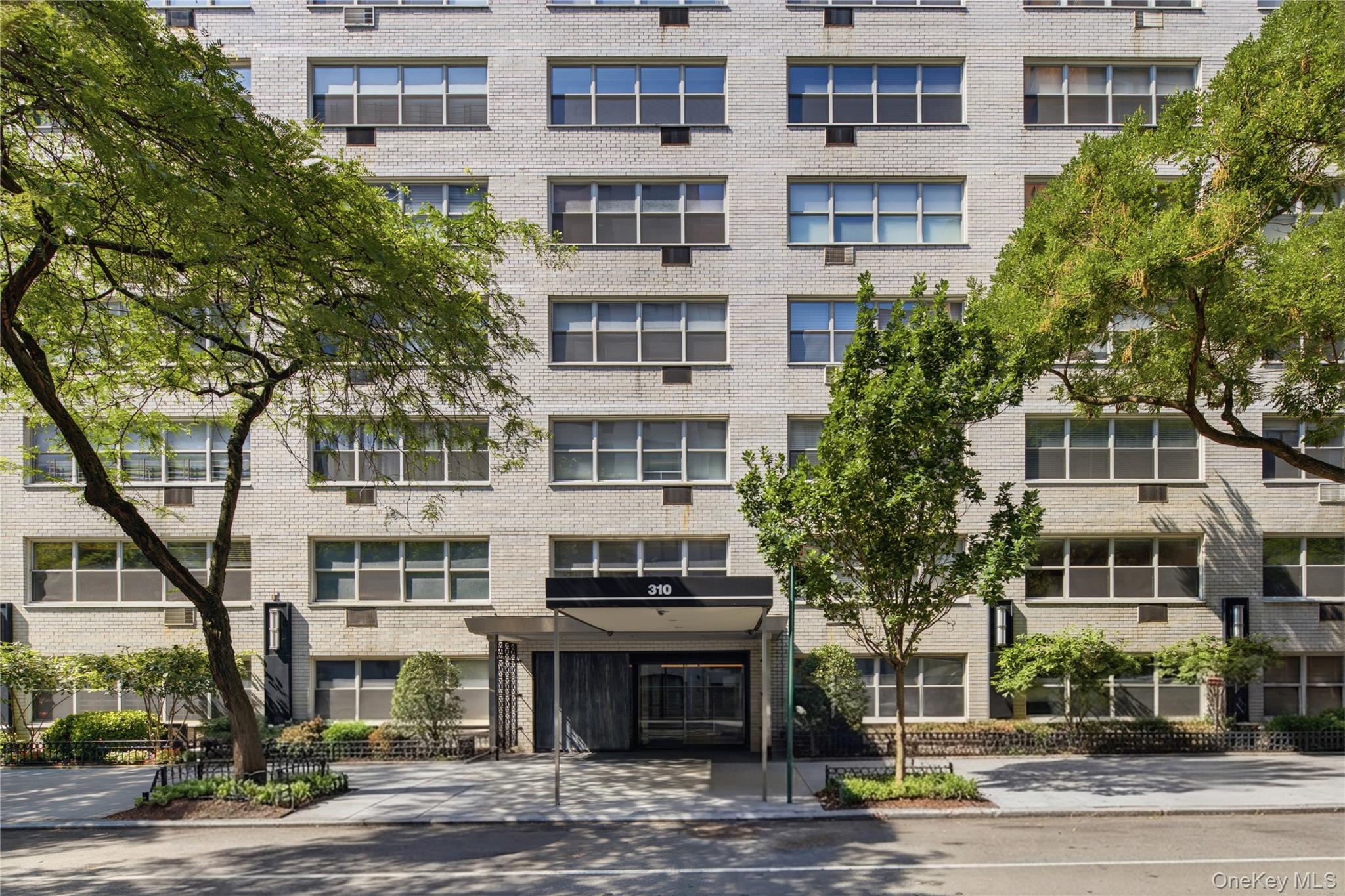 310 E 70th Street, Unit 5C photo 2