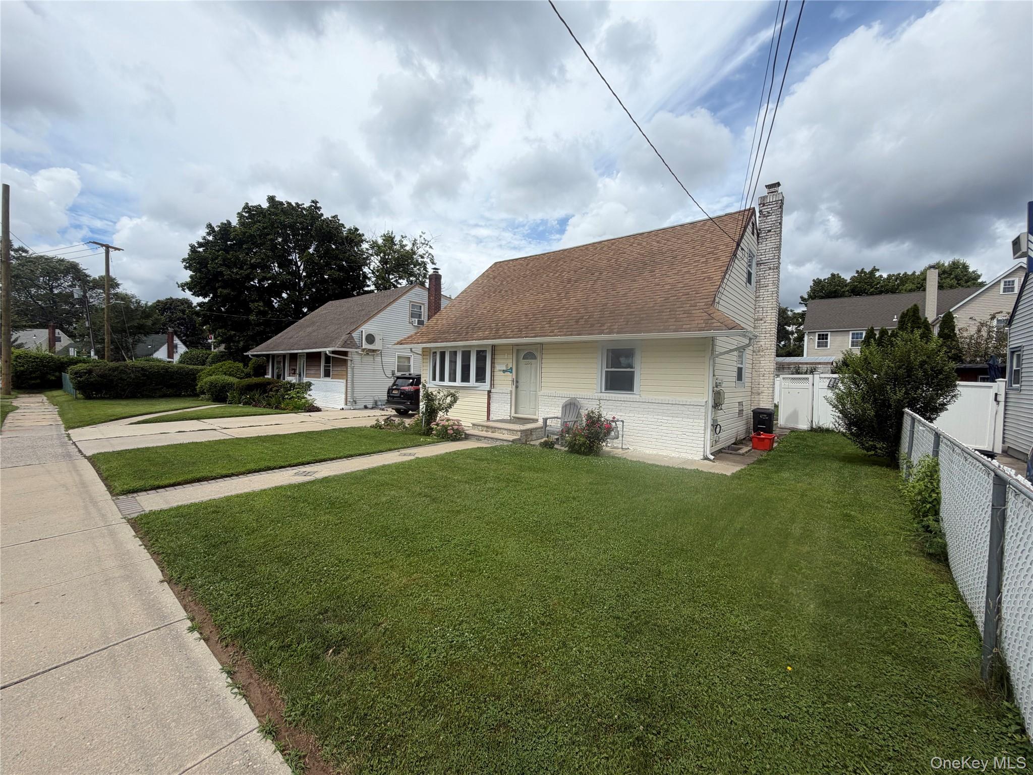 1556 Adams Street – For Sale photo 3