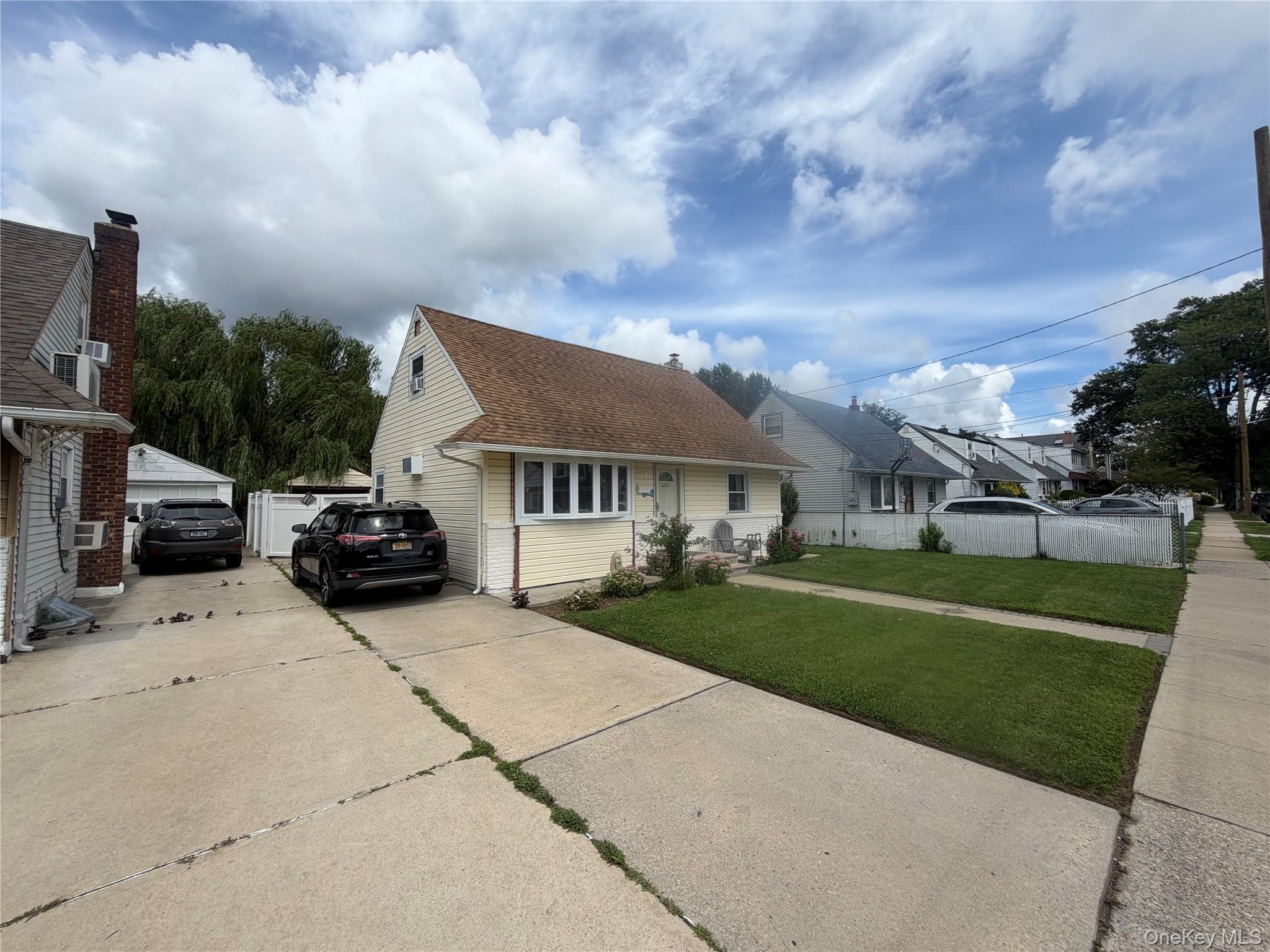 1556 Adams Street – For Sale photo 2