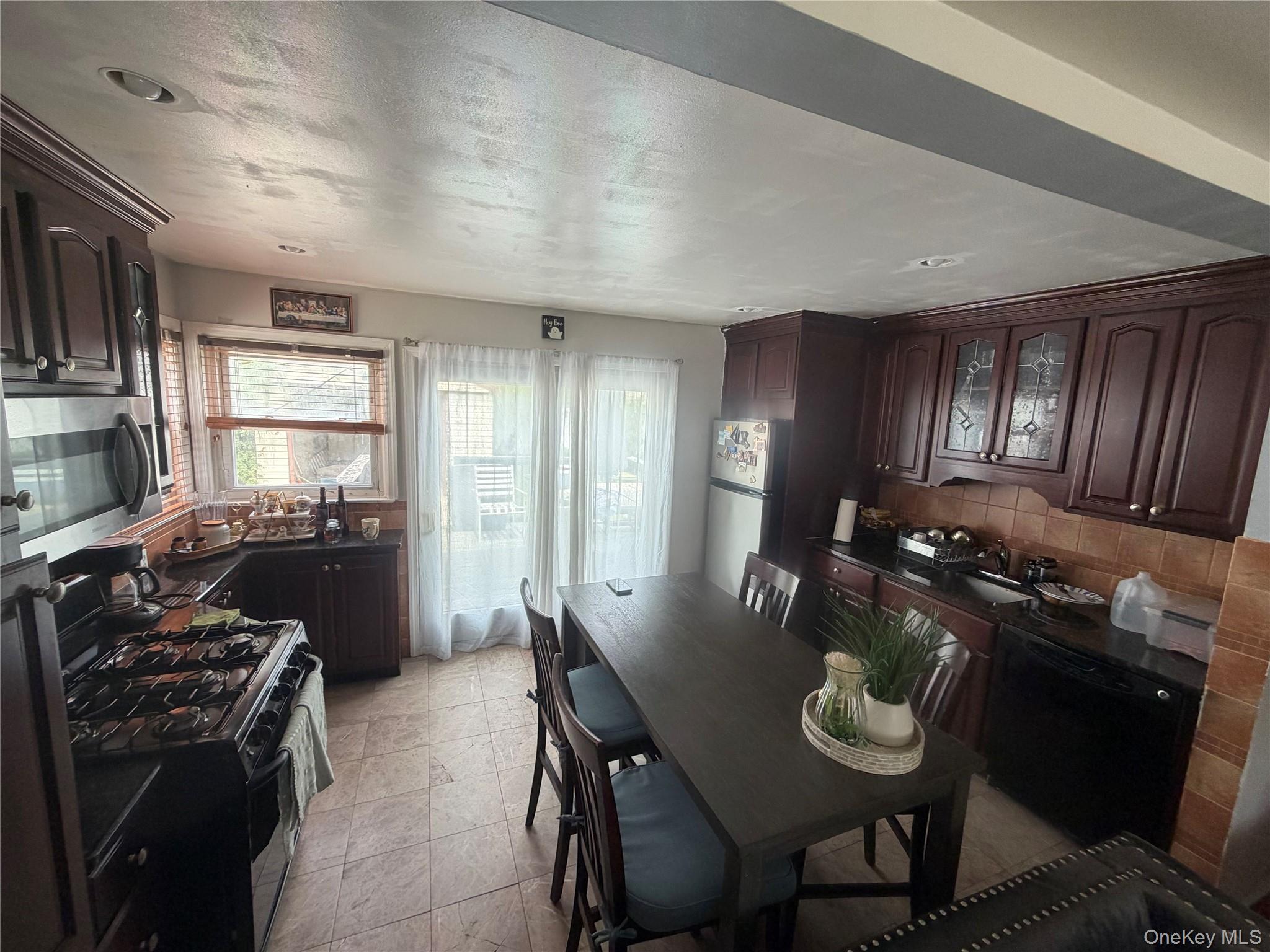 1556 Adams Street – For Sale photo 4