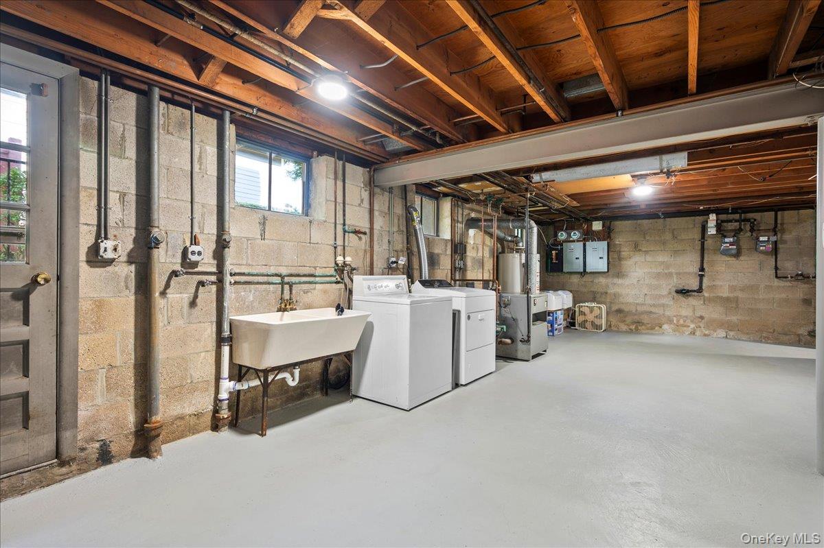 412 Hinman Place – For Sale photo 36