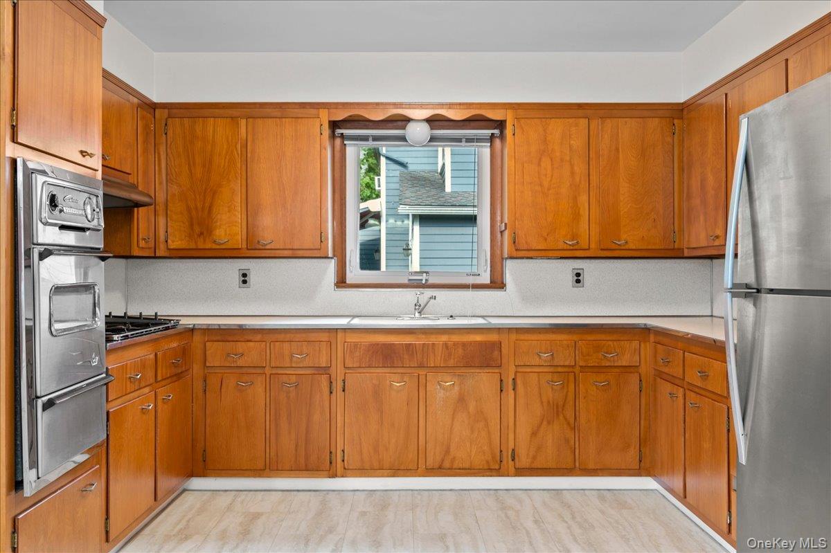 412 Hinman Place – For Sale photo 8
