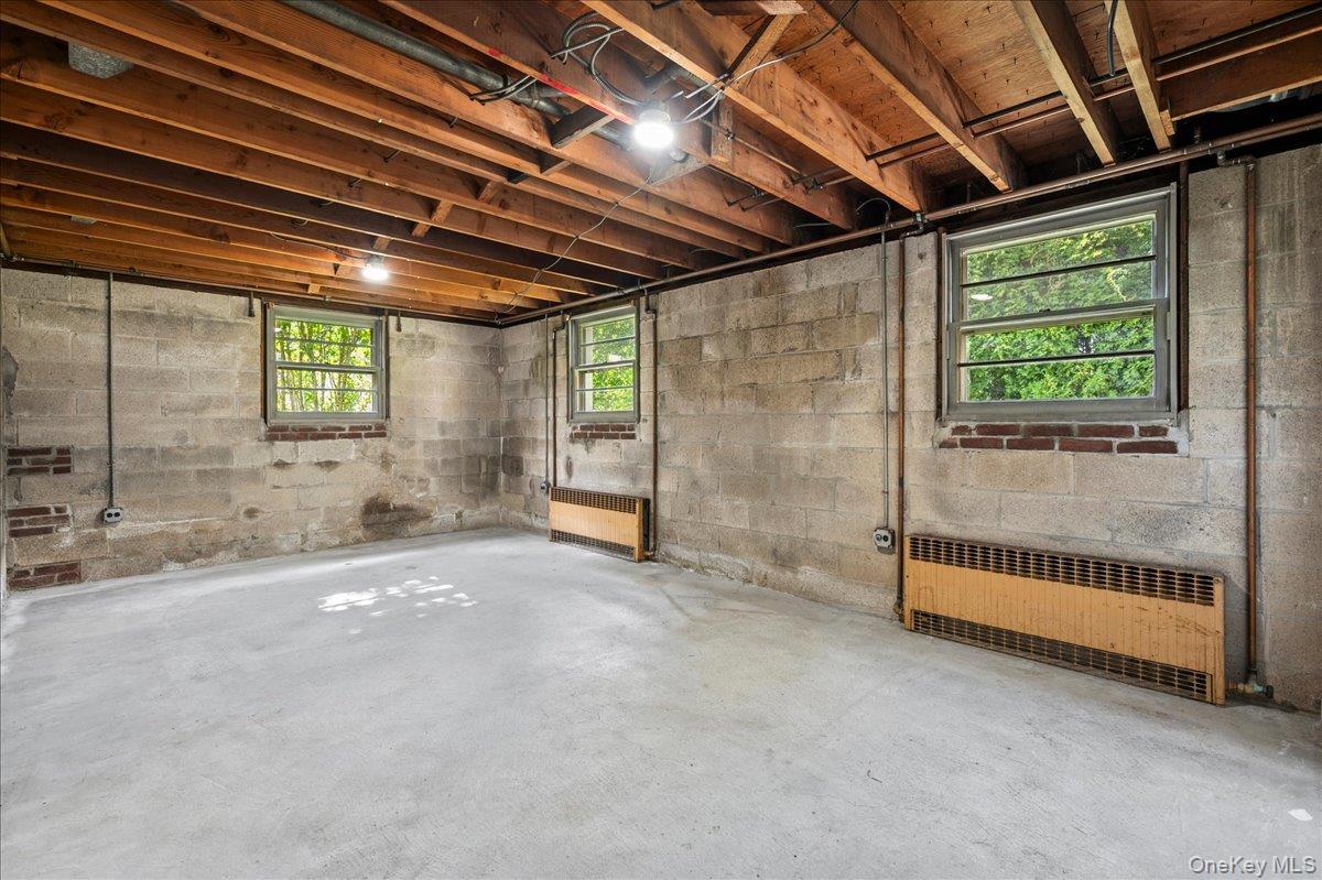 412 Hinman Place – For Sale photo 34