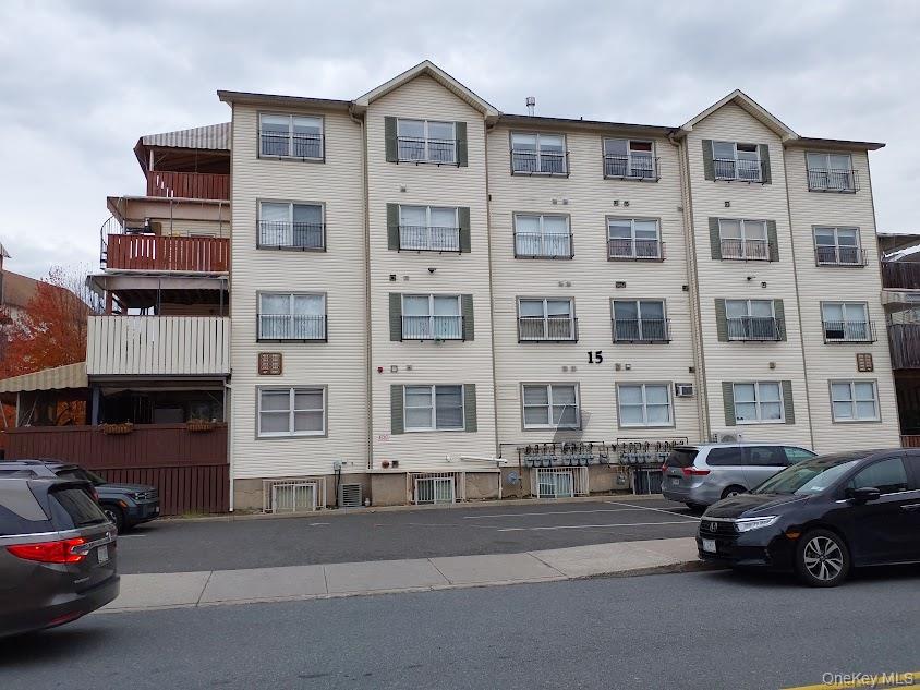 15 Prag Boulevard, Unit 411