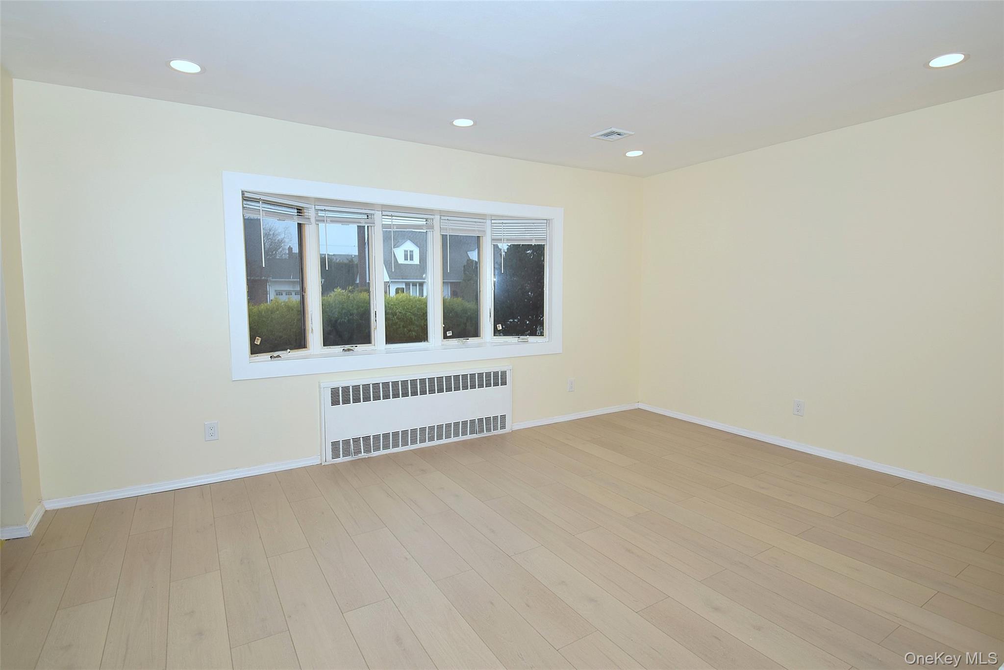 37 Amby Avenue – For Rent photo 2