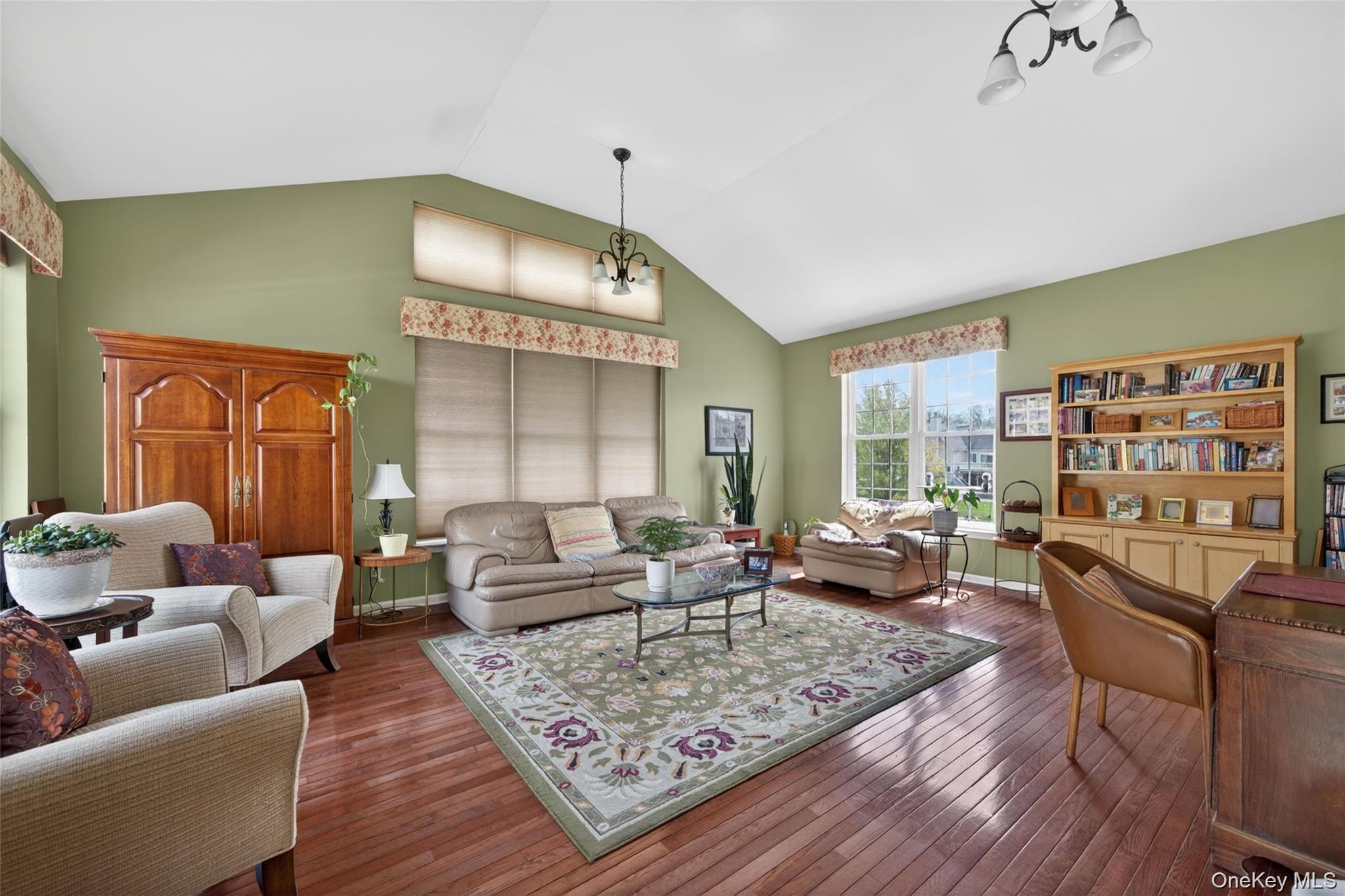 17 Oldwyck Crescent – For Sale photo 3