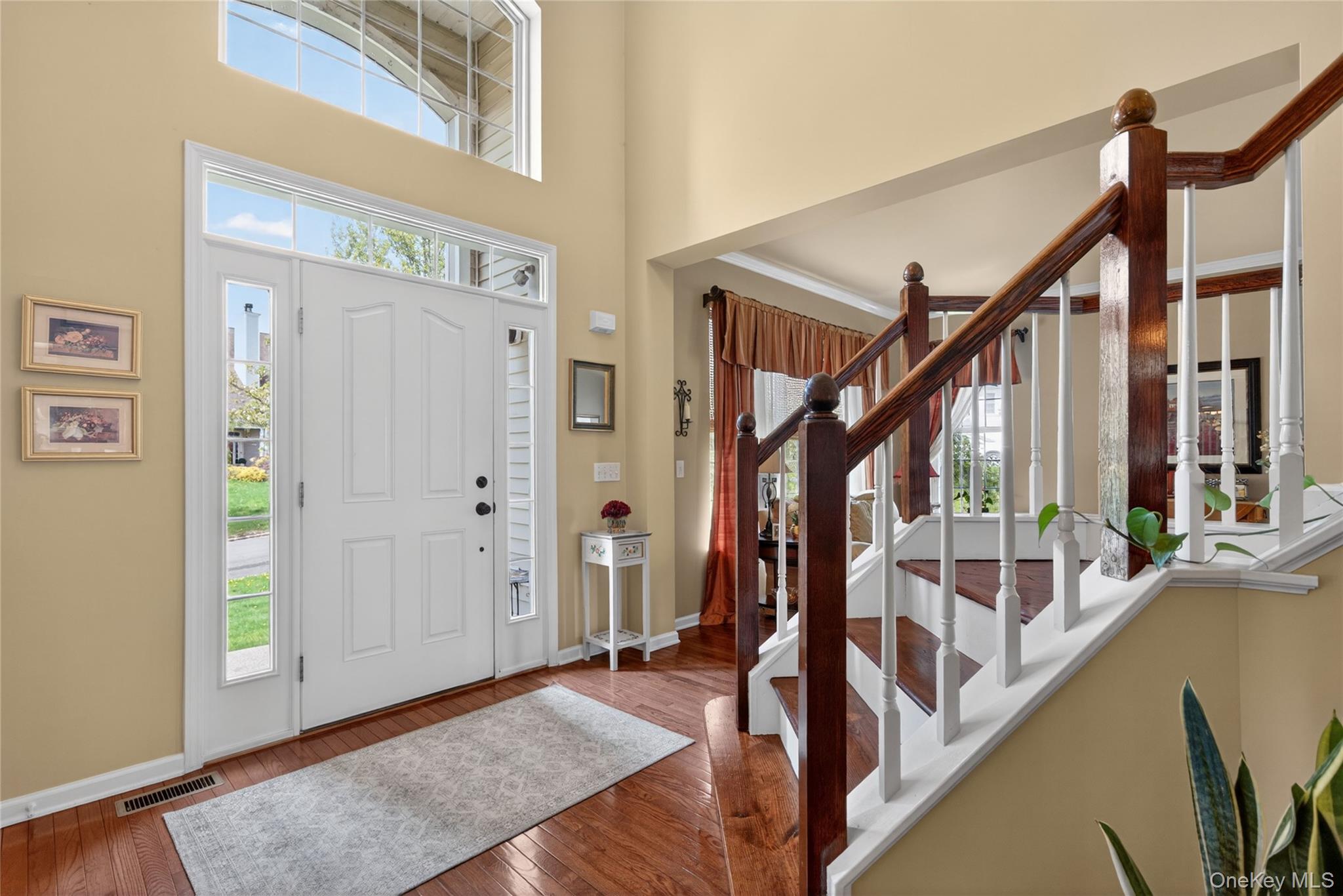 17 Oldwyck Crescent – For Sale photo 2