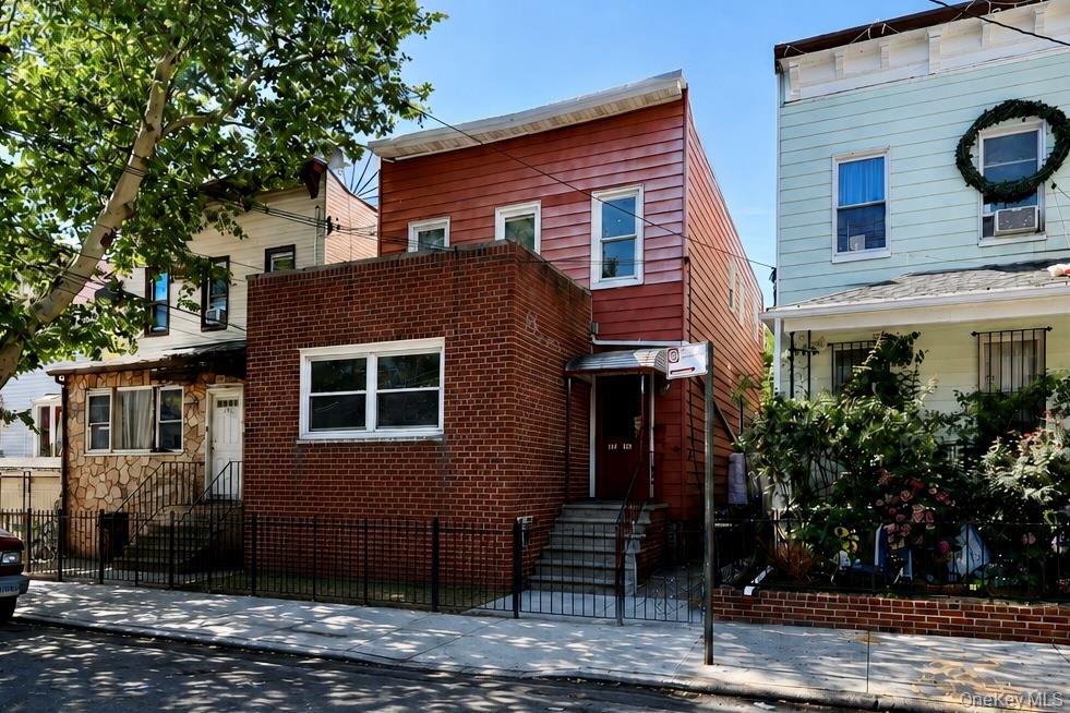 5722 Waldron Street – For Sale