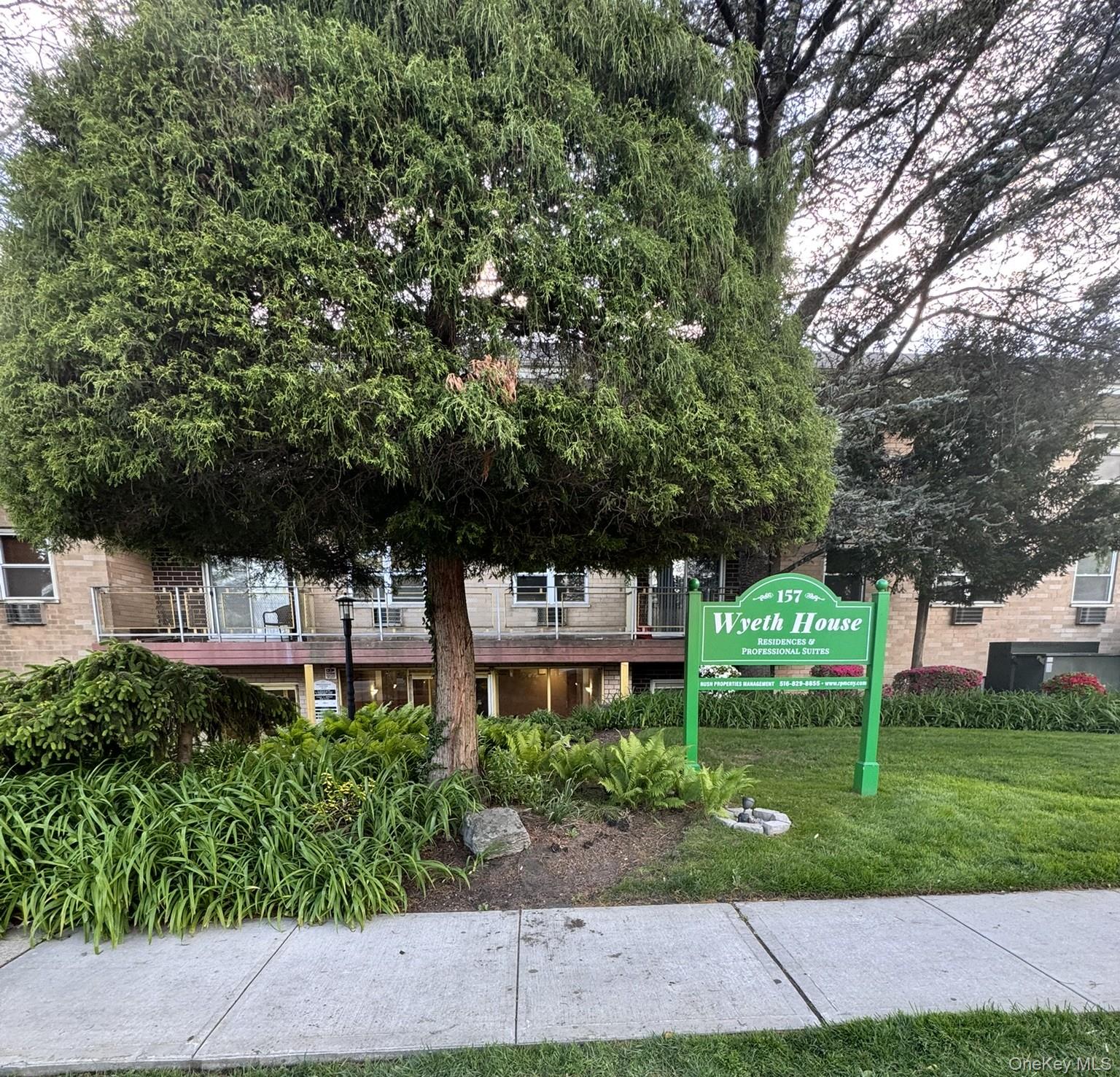 157 Hempstead Avenue, Unit c14
