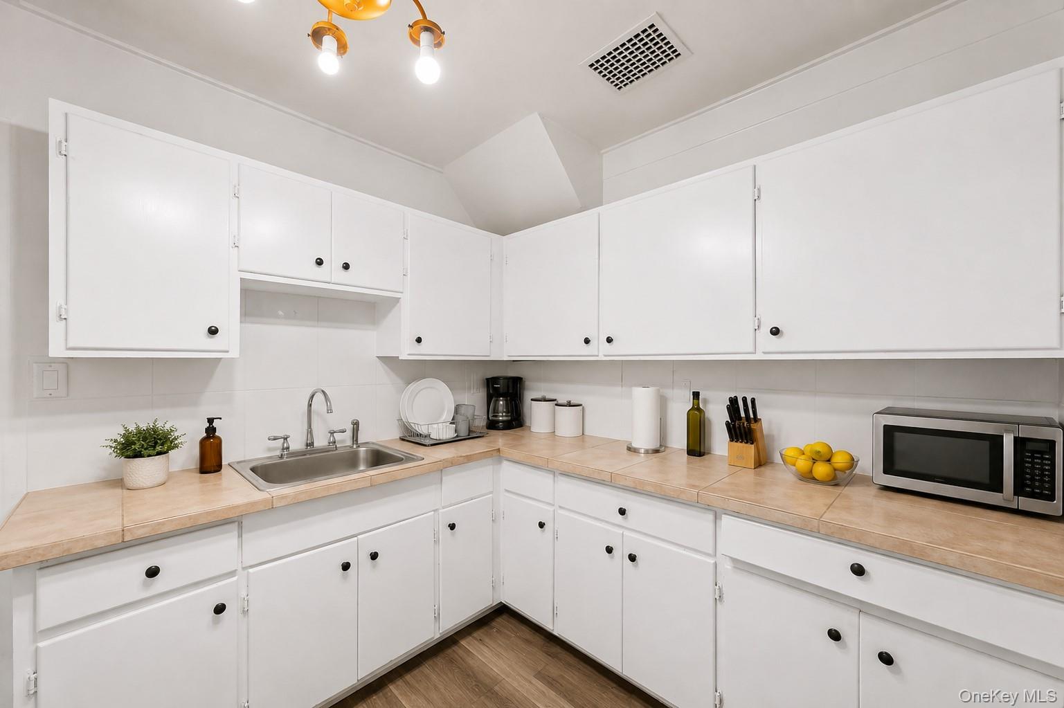 337-339 State Route 17M, Unit 1.5 photo 6