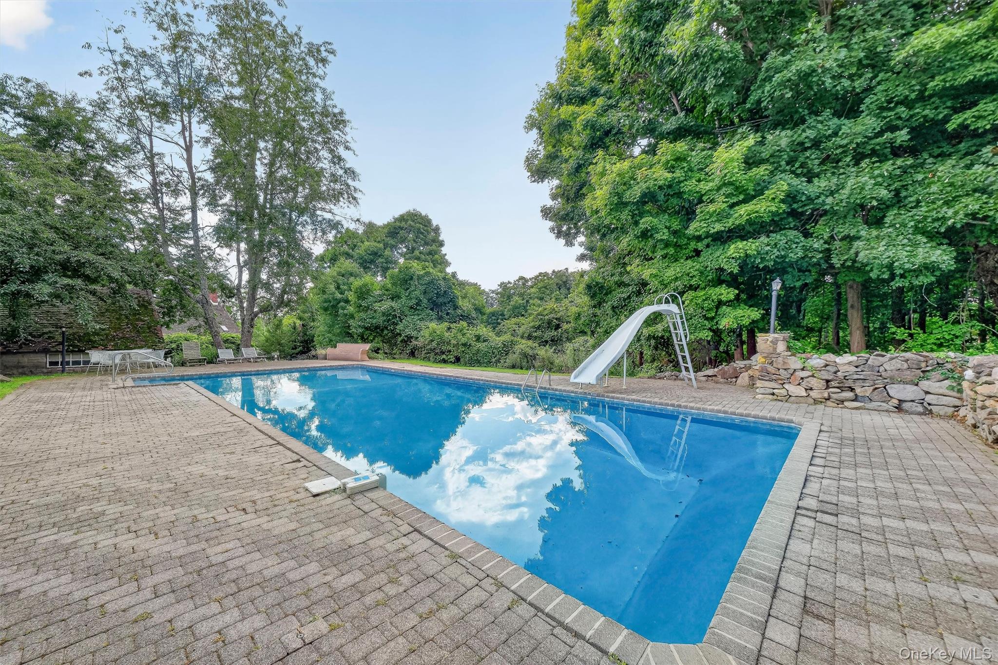 15 Inningwood Road – For Sale photo 47