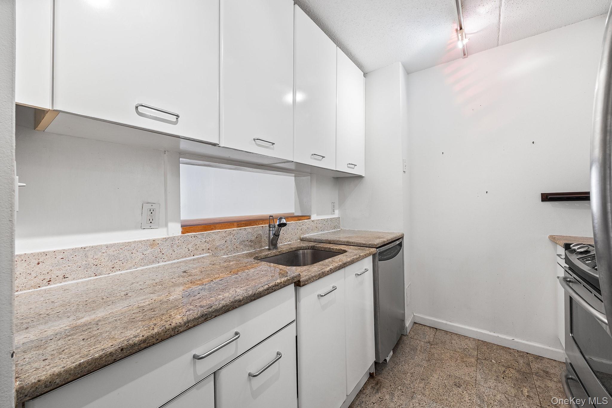 4 Martine Avenue, Unit 120 photo 4