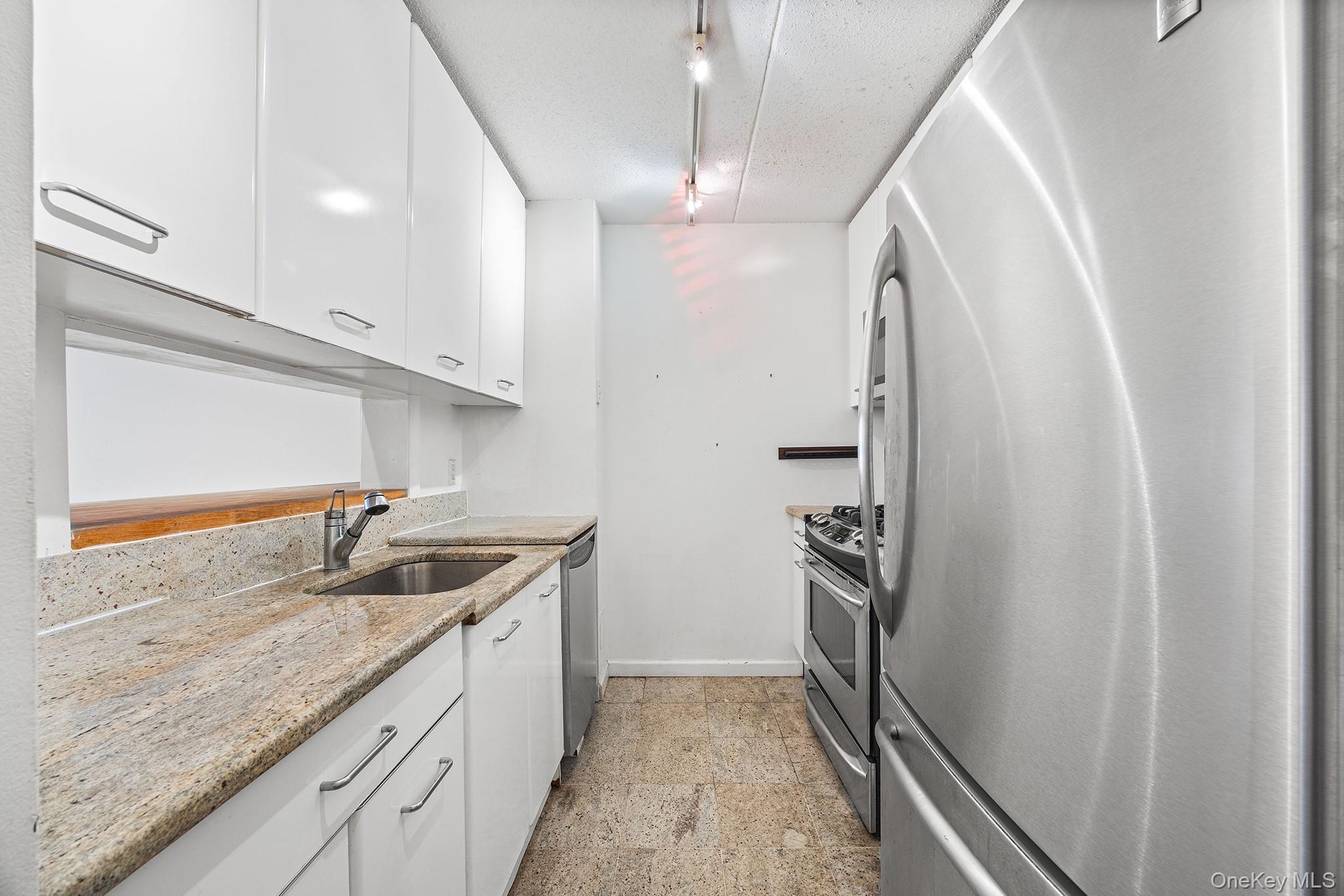 4 Martine Avenue, Unit 120 photo 3