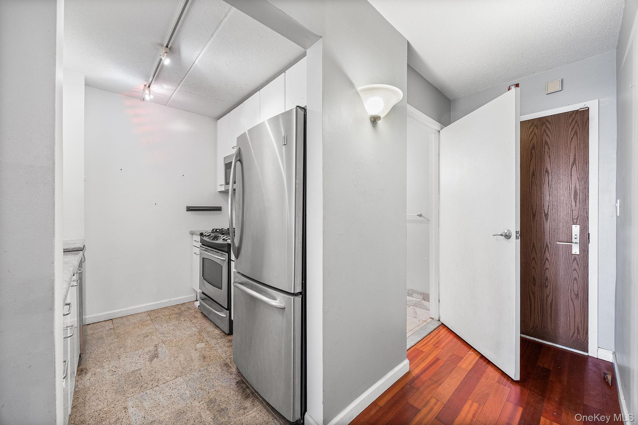 4 Martine Avenue, Unit 120 photo 5