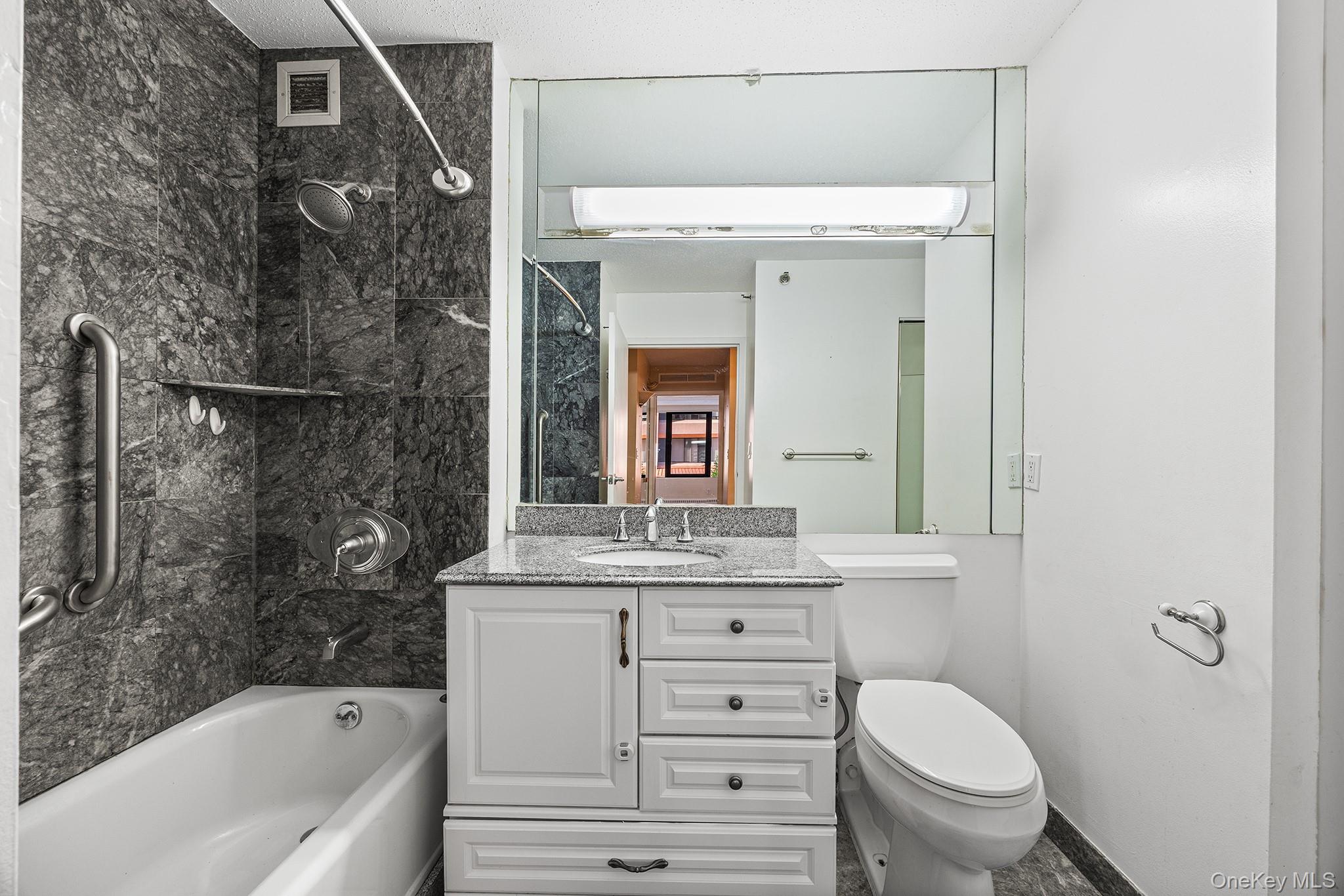 4 Martine Avenue, Unit 120 photo 14