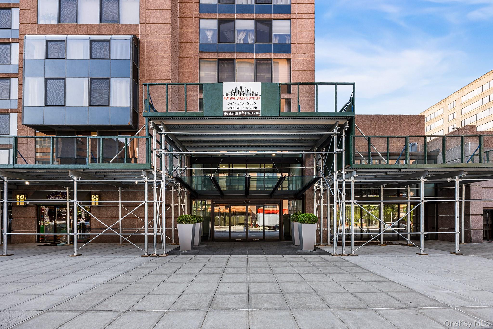 4 Martine Avenue, Unit 120