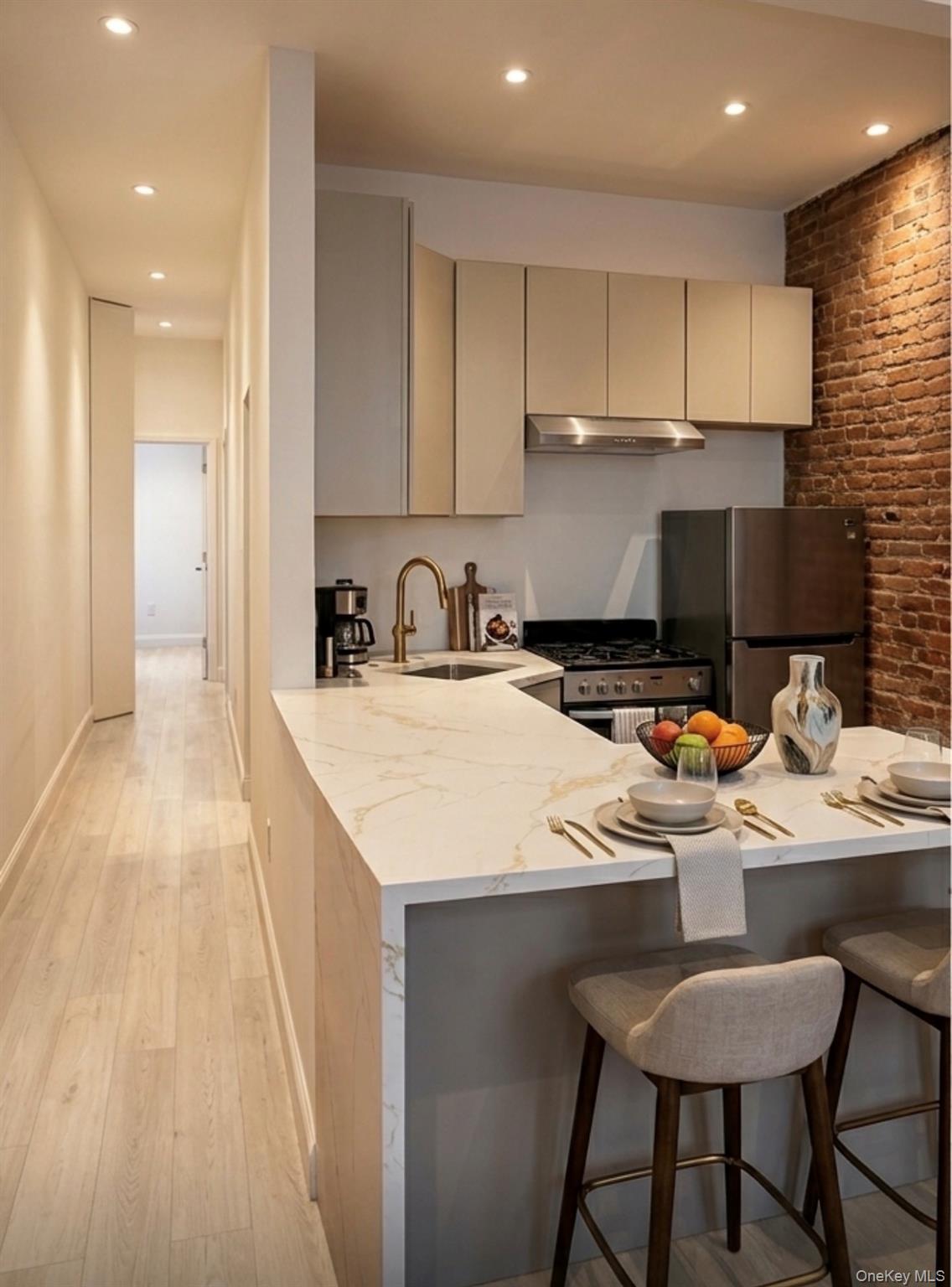 437 W 43rd Street, Unit 1 photo 2