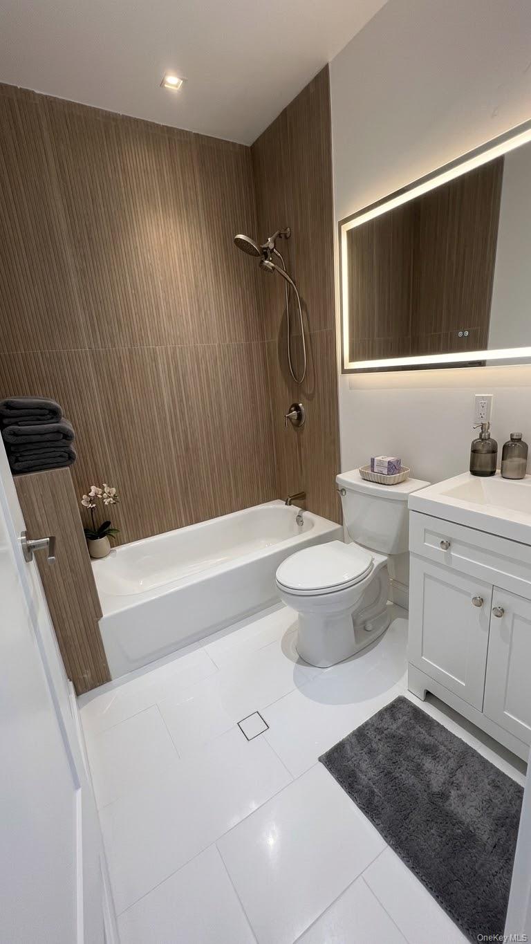 437 W 43rd Street, Unit 1 photo 4