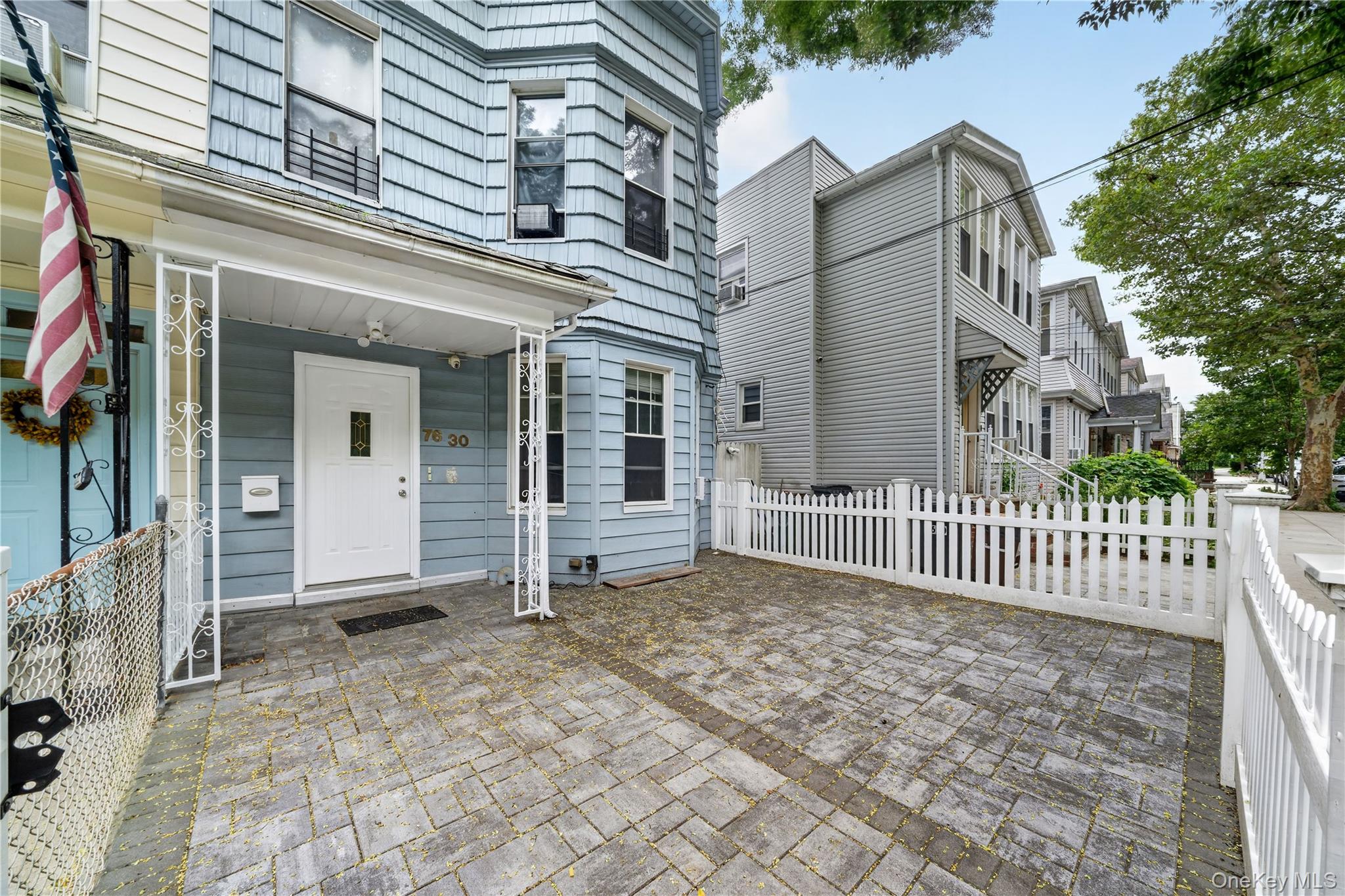 7630 Park Lane South – For Sale