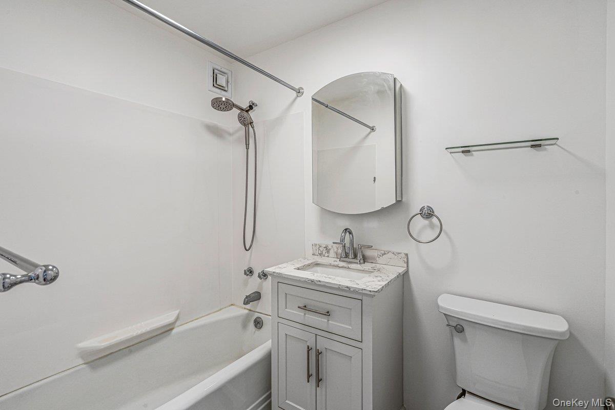166-25 Powells Cove Boulevard, Unit 18C photo 19