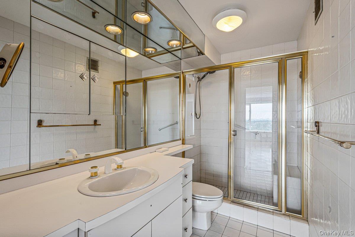 166-25 Powells Cove Boulevard, Unit 18C photo 28