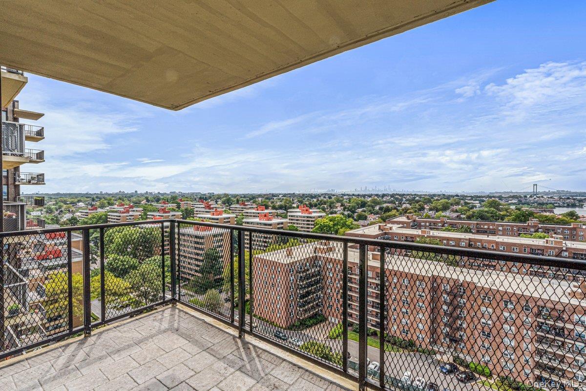 166-25 Powells Cove Boulevard, Unit 18C photo 15
