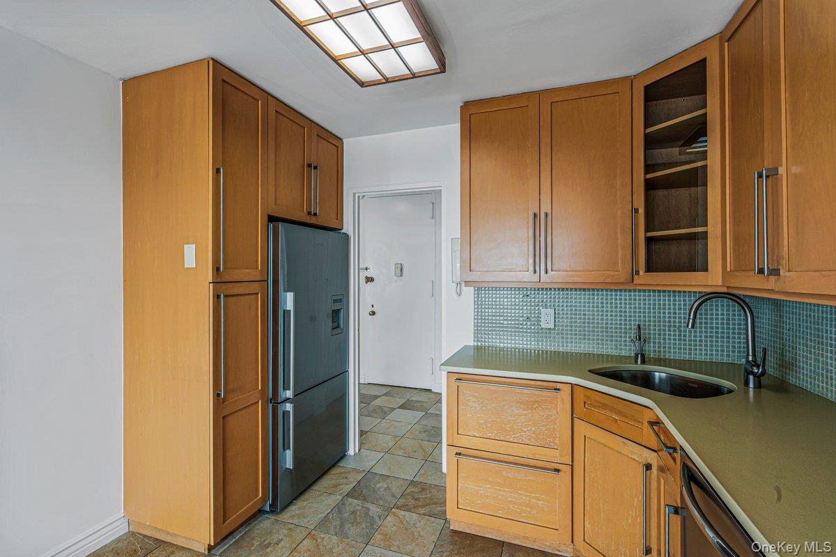 166-25 Powells Cove Boulevard, Unit 18C photo 34