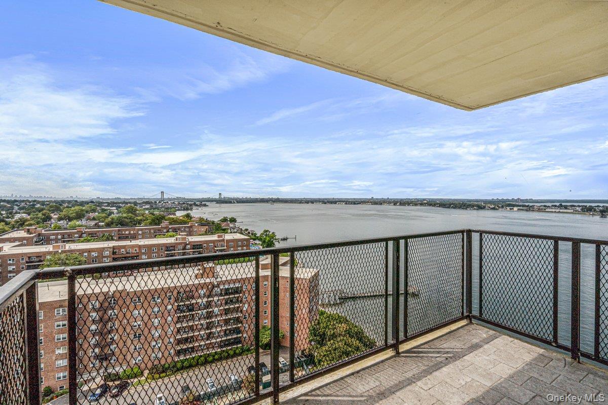 166-25 Powells Cove Boulevard, Unit 18C photo 14