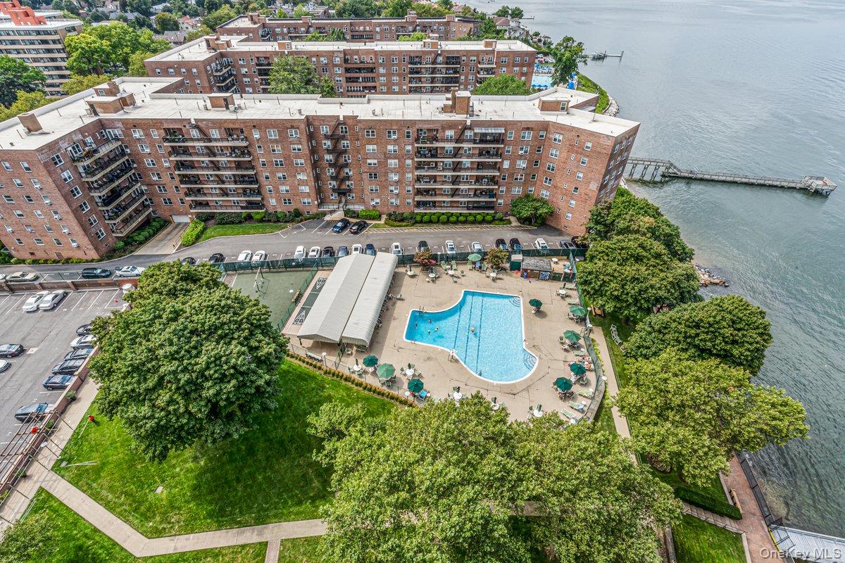 166-25 Powells Cove Boulevard, Unit 18C photo 33