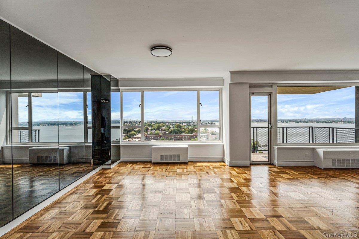 166-25 Powells Cove Boulevard, Unit 18C photo 2