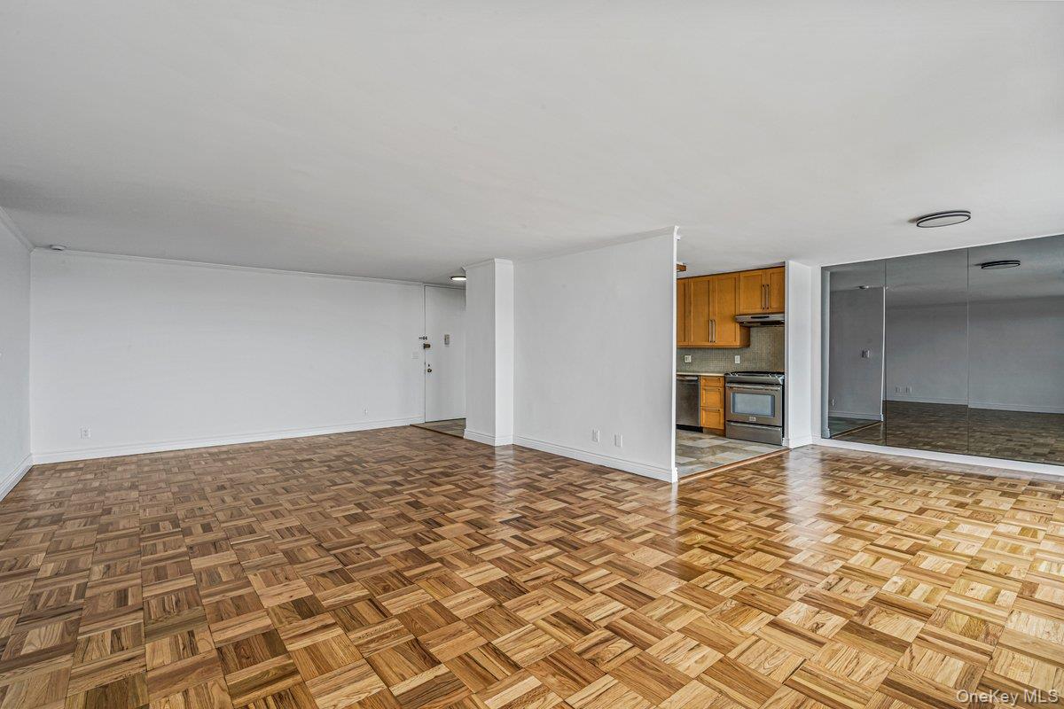 166-25 Powells Cove Boulevard, Unit 18C photo 5
