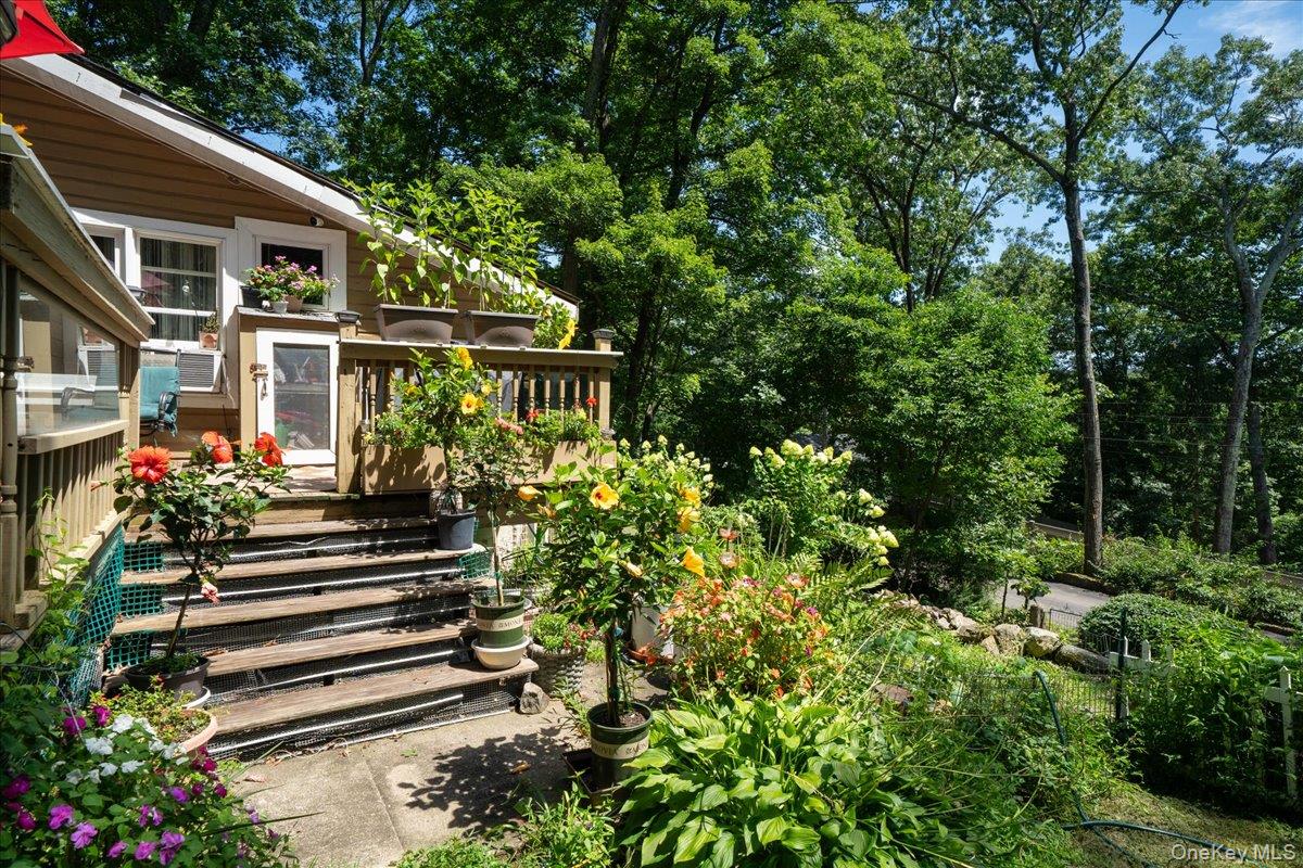 42 Deer Trail S – For Sale photo 39
