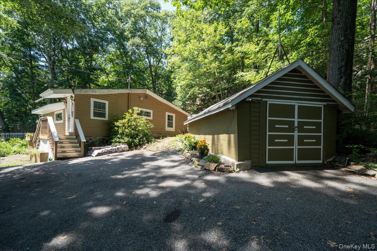 42 Deer Trail S – For Sale photo 4