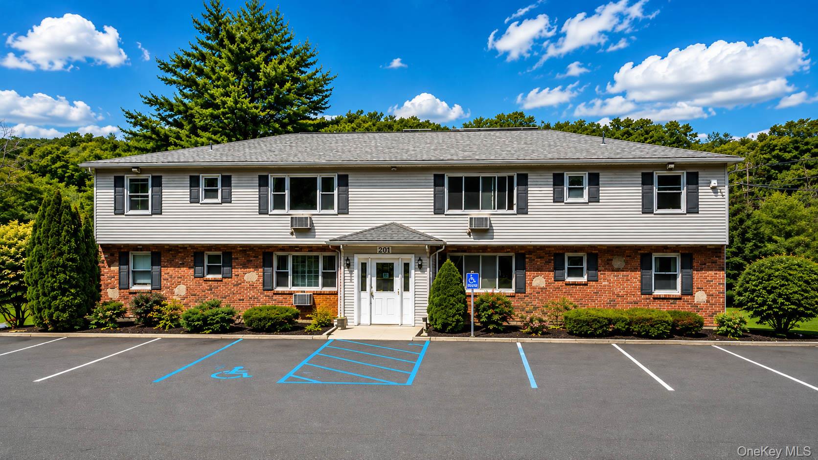 201 Ludingtonville Road, Unit 1A