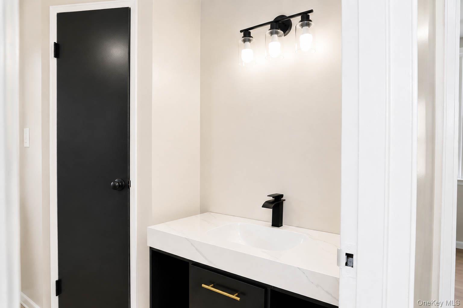 201 Ludingtonville Road, Unit 1A photo 5