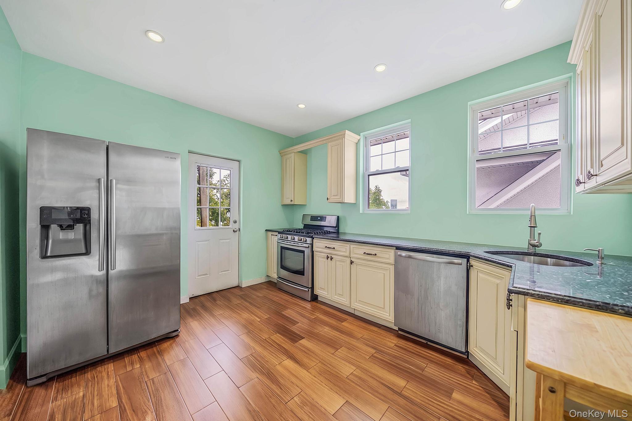 425 S Columbus Avenue – For Sale photo 7